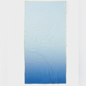 NWT Sun Squad‎ Sand Resistant Beach Towel In Blue Ombré Quick Dry 36x 72